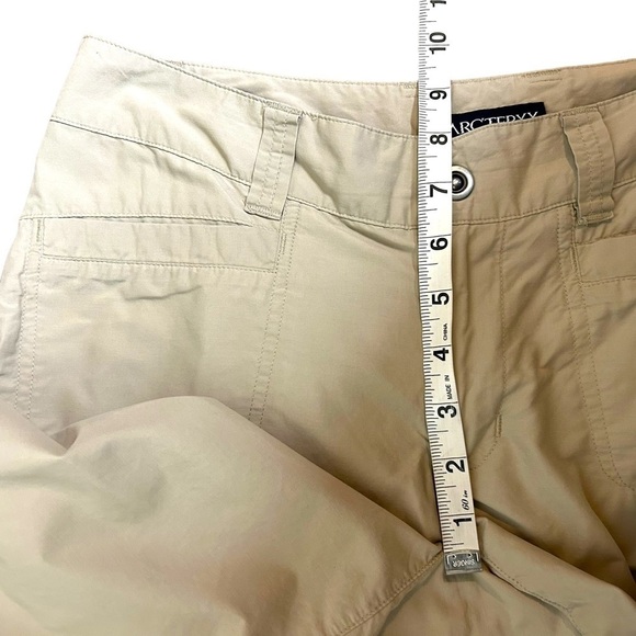 ARC’TERYX Women’s Lightweight Bermuda Hiking Short Size 4 Gorpcore - Picture 12 of 13